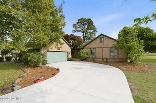 824 Pelican Drive, New Bern, NC 28560 – photo 3: Beautiful Brick Home