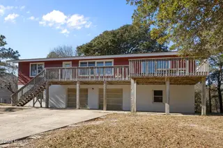 103 Yaupon Road, Pine Knoll Shores, NC 28512 – photo 4: 103 Yaupon Road