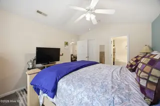 2223 Locksley Woods Drive G, Greenville, NC 27858 – photo 13: 16-web-or-mls-bls_0038