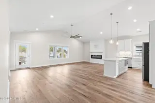 204 NE 33rd Street, Oak Island, NC 28465 – photo 10: 14-web-or-mls-cammediallc.com-01