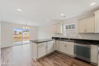 424 Montgomery Drive, Jacksonville, NC 28546 – photo 13: DSC07938