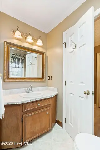 3232 Grey Leaf Drive, Wilmington, NC 28409 — 4-bedroom home in Woodberry Forest, Wilmington, NC, photo 24 of 51: 3232 Grey Leaf prim sink