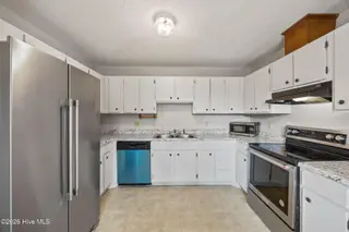 2909 Northwoods Drive, Jacksonville, NC 28540 – photo 16: 14-web-or-mls-2909 Northwoods Dr. 33