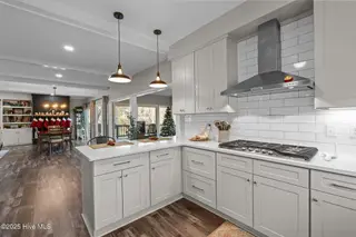 31 Cardinal Drive, Whispering Pines, NC 28327 – photo 22: Kitchen