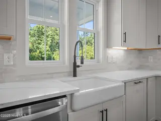 312 Cannonsgate Drive, Newport, NC 28570 – photo 18: Farmhouse Sink