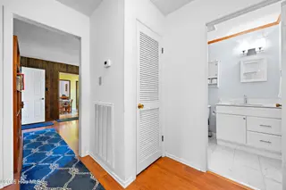 102 Greenbriar Drive, Jacksonville, NC 28546 – photo 24: 24_hallway