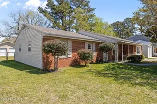 17 Walnut Drive, Jacksonville, NC 28546 – photo 6: 46-web-or-mls-17 Walnut Dr. 106