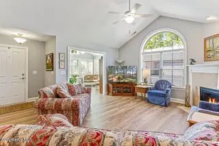 125 W Chelsea Court, Southern Pines, NC 28387 — 3-bedroom condo in Mid South Club, Southern Pines, NC, photo 7 of 45: Living Room