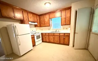 2110 Shamrock Drive E, Wilson, NC 27893 – photo 3: Kitchen