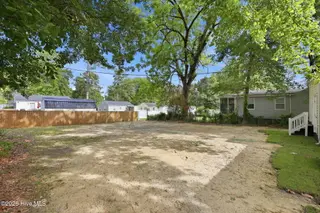 910 Simmons Street, New Bern, NC 28560 – photo 22: 25-web-or-mls-0C0A5135 - Copy