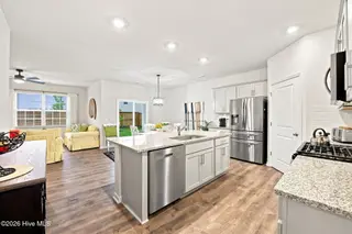 2013 Montford Drive, New Bern, NC 28562 – photo 14: 21-web-or-mls-DSC_8565