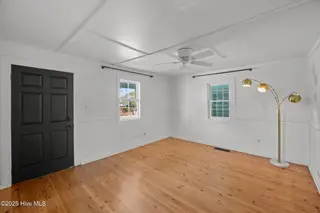 711 Queen Street, New Bern, NC 28560 – photo 3: Open Bright Living Room