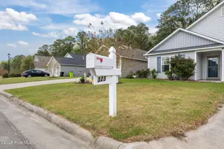 323 Woolard Trail, New Bern, NC 28560 — 3-bedroom home in West Crossroads, New Bern, NC, photo 4 of 41: 40-web-or-mls-DSC_7832