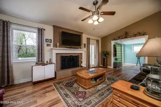 6203 Gondolier Drive, New Bern, NC 28560 – photo 15: Living Room