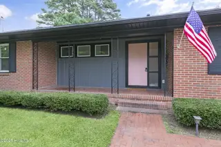 606 Hawthorne Lane W, Wilson, NC 27893 – photo 4: Front Porch
