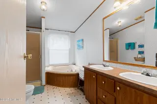 7203 Banner Street SW, Ocean Isle Beach, NC 28469 — 3-bedroom manufactured home in Seaside Heights, Ocean Isle Beach, NC, photo 16 of 38: Master Bath