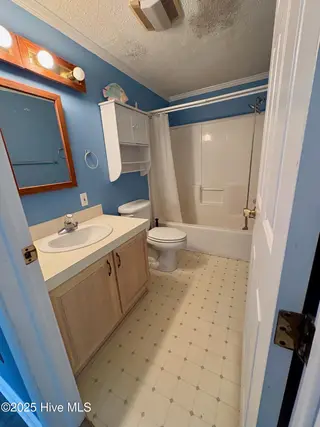 505 Capeside Drive, Wilmington, NC 28412 – photo 11: 2nd bath at 505