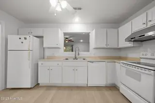 4144 Brook Creek Lane B, Greenville, NC 27858 – photo 9: 24-web-or-mls-LHV_9940