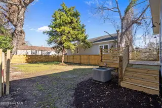 315 Meares Street, Wilmington, NC 28401 – photo 7: 15-web-or-mls-DSC05895