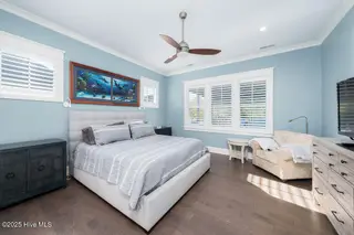 3211 Oceanic Bay Drive, Southport, NC 28461 — 4-bedroom home in St James, Southport, NC, photo 18 of 38: Primary Suite