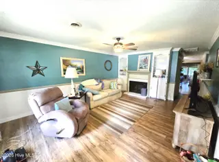 1014a Kings Way, New Bern, NC 28562 – photo 2: Living room 2