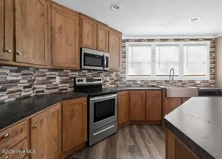 2184 Creekwood Court SW, Supply, NC 28462 — 3-bedroom manufactured home in Holden Beach, Supply, NC, photo 9 of 20
