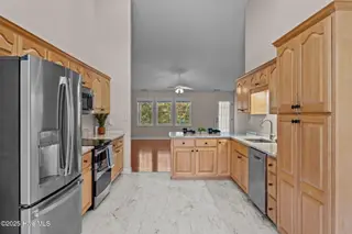 303 Deerfield Drive, New Bern, NC 28562 — 3-bedroom home in Deerfield, New Bern, NC, photo 11 of 53: 303 Deerfield Drive