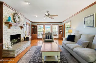 3232 Grey Leaf Drive, Wilmington, NC 28409 — 4-bedroom home in Woodberry Forest, Wilmington, NC, photo 3 of 51: 3232 Grey Leaf den 2