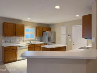 9402 Short Putt Court, Wilmington, NC 28412 — 3-bedroom home in Cypress Island, Wilmington, NC, photo 16 of 47: Open Kitchen