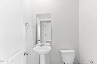 605 S Squires Run Lane, Richlands, NC 28574 – photo 14: Half Bath