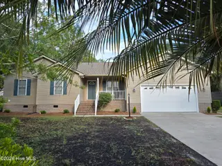 150 S Shore Drive, Southport, NC 28461 – photo 4: Front Yard