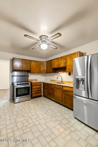 419 Seminole Trail, Jacksonville, NC 28540 – photo 14: 425A8860