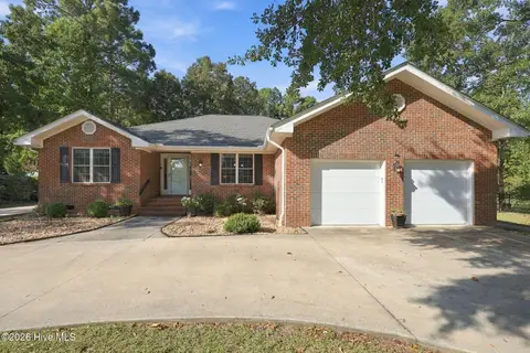 323 S Belvedere Dr, Hampstead