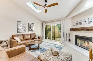 207 Saint Luke Court, Wilmington, NC 28409 — 2-bedroom waterfront townhome in Caneel Cove, Wilmington, NC, photo 13 of 44: 207 St. Luke-11