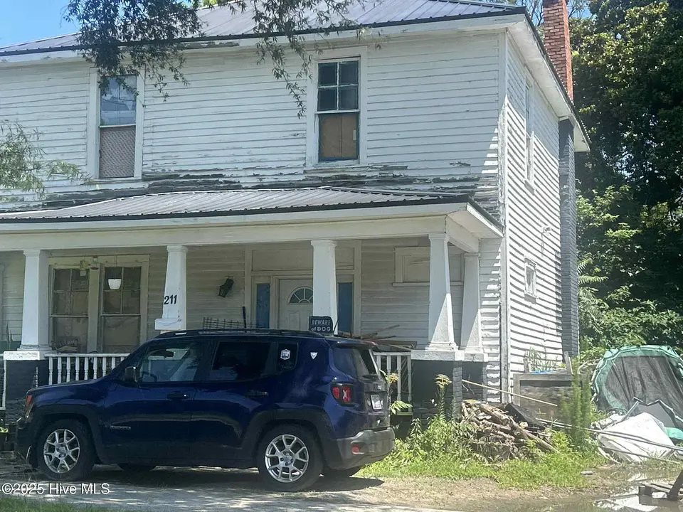 211 E Elm Street, Goldsboro, NC 27530 – photo 1 of 11: Front