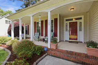 320 Osprey Point Drive, Sneads Ferry, NC 28460 – photo 4: 48-web-or-mls-320-Osprey-Point-107_edit