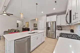 207 Rough Ridge Trail 13, Aberdeen, NC 28315 – photo 13: Kitchen