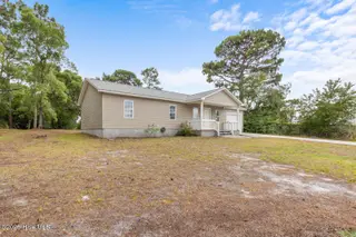 25 Crown Point Road, Hubert, NC 28539 — 3-bedroom home in Crown Point, Hubert, NC, photo 3 of 20: crown-3