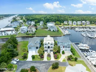 2744 Long Bay Drive SE, Southport, NC 28461 — 4-bedroom home in St James, Southport, NC, photo 10 of 74: 2744 Long Bay | St James Marina