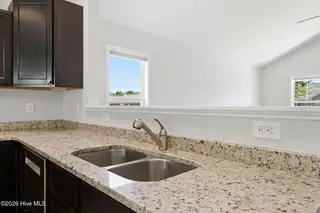106 Heckathorne Drive, New Bern, NC 28560 — 3-bedroom home in West Crossroads, New Bern, NC, photo 9 of 33: Kitchen