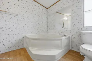 124 Zack Circle, Elizabeth City, NC 27909 – photo 17: Primary Ensuite Bathroom Tub