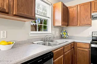 4712 Corena Drive, New Bern, NC 28562 – photo 16: 35-web-or-mls-DSC_1975_edit