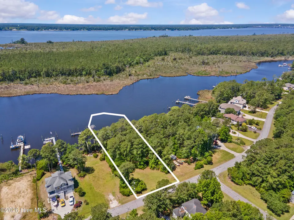 5202 Bucco Reef Road, New Bern, NC 28560 – photo 1 of 29: 5202 Bucco Reef Road