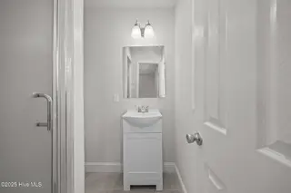504 Oakwood Avenue, Jacksonville, NC 28546 – photo 12: 31-web-or-mls-504 Oakwood Ave. 81