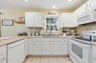805 Driftwood Drive, Hampstead, NC 28443 — 3-bedroom home in Driftwood at Tropical, Hampstead, NC, photo 13 of 56: 32-web-or-mls-_RAD5956