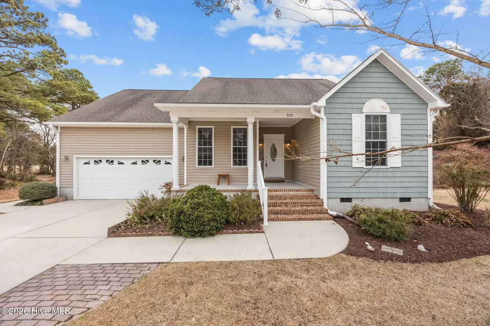 2123 Caracara Drive, New Bern, NC 28560 – photo 1 of 52: 1-web-or-mls-0C0A3828