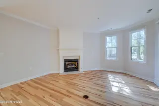 636 Village Park Drive 101, Wilmington, NC 28405 – photo 6: Living Room