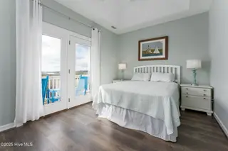 104 Sea Oaks Court, North Topsail Beach, NC 28460 – photo 22: bedroom-02a