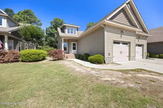 26 Cypress Circle, Southern Pines, NC 28387 – photo 5: 26 cypress side yard