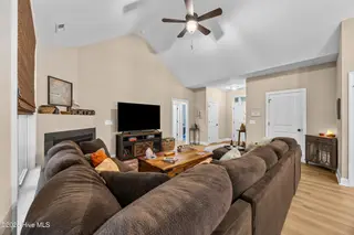 508 Crystal Road, Southport, NC 28461 — 3-bedroom home in Boiling Spring Lakes, Southport, NC, photo 14 of 50: 16_living room